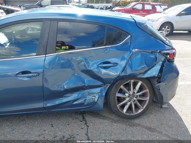 3MZBN1L36JM246469 Mazda Mazda3 Touring