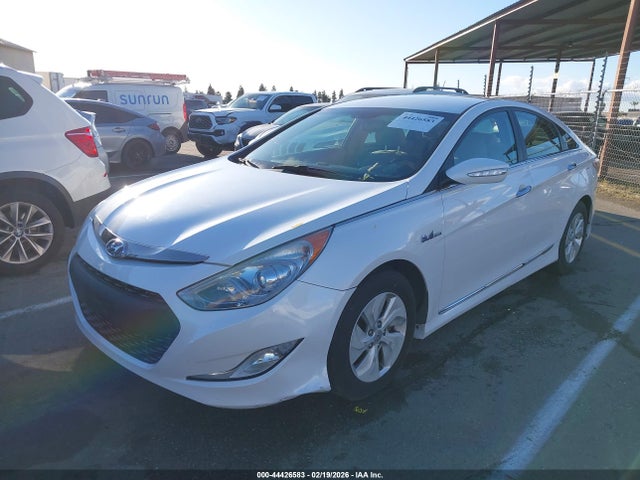 Hyundai SONATA HYBRID 2015 KMHEC4A48FA122013 Image 2