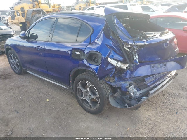 2022 ALFA ROMEO STELVIO ZASPAKBN7N7D30935 Photo 2