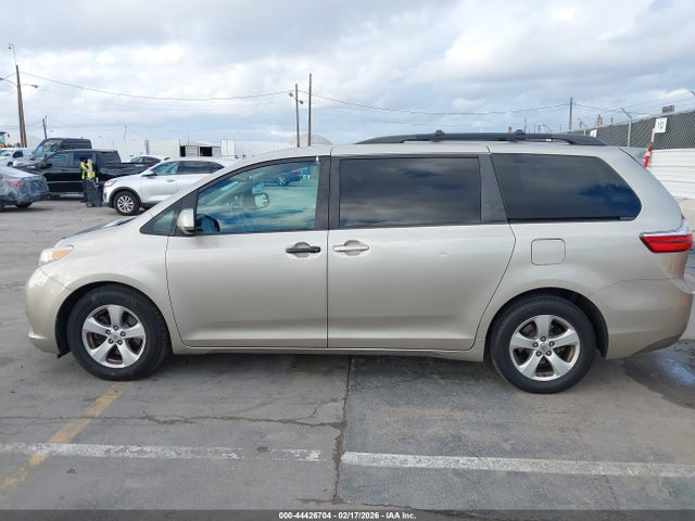 Toyota Sienna Le 8 Passenger 2017 5TDKZ3DC5HS843687 Image 14