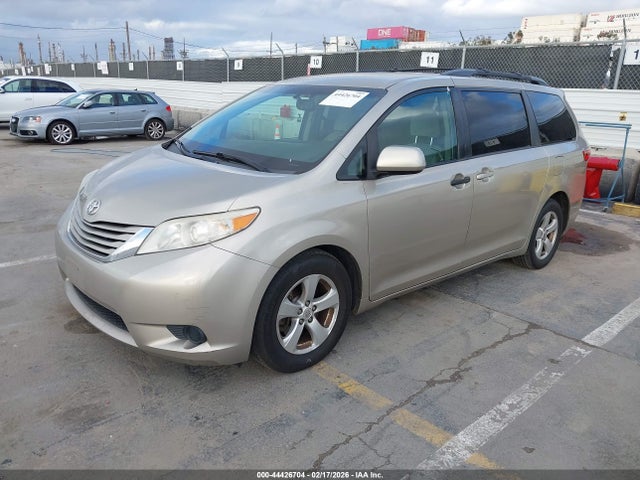 Toyota Sienna Le 8 Passenger 2017 5TDKZ3DC5HS843687 Image 2