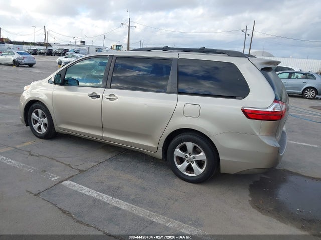 Toyota Sienna Le 8 Passenger 2017 5TDKZ3DC5HS843687 Image 3
