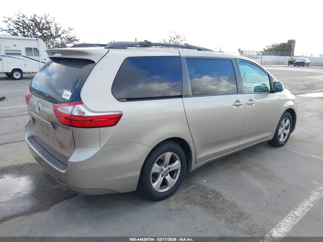 Toyota Sienna Le 8 Passenger 2017 5TDKZ3DC5HS843687 Image 4