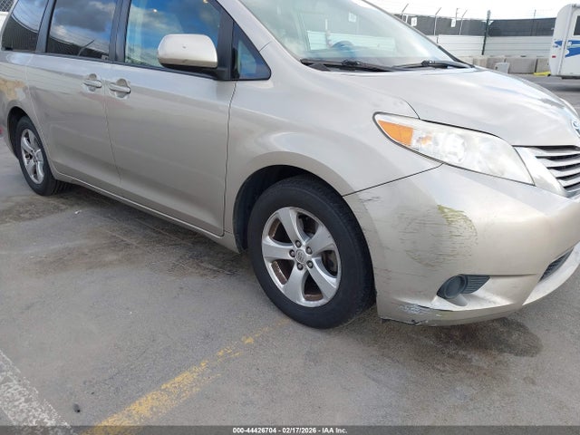 Toyota Sienna Le 8 Passenger 2017 5TDKZ3DC5HS843687 Image 6