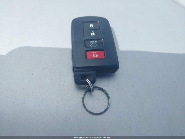 JTMJFREV3GJ068812 Toyota RAV4 SE