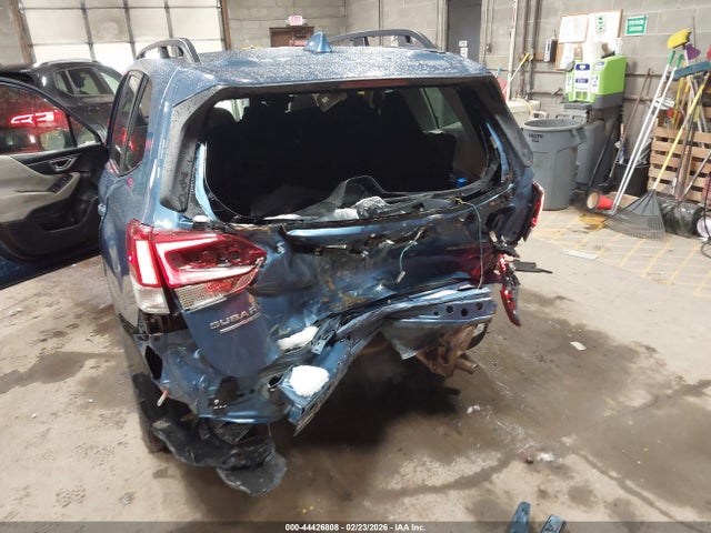 44426808 :رقم المزاد ، JF2SKADC6PH504370 vin ، 2023 Subaru Forester Premium مزاد بيع