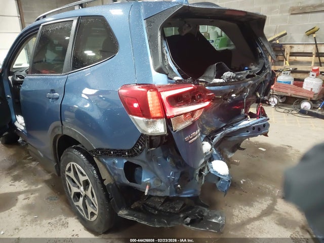 44426808 :رقم المزاد ، JF2SKADC6PH504370 vin ، 2023 Subaru Forester Premium مزاد بيع