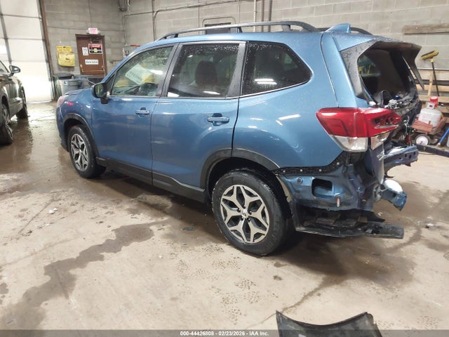 44426808 :رقم المزاد ، JF2SKADC6PH504370 vin ، 2023 Subaru Forester Premium مزاد بيع