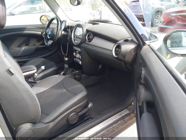 2009 MINI COOPER CLUBMAN WMWML33589TP98953 Photo 4