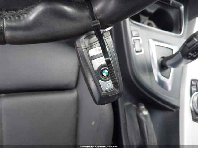 BMW 320i 2016 WBA8A9C56GK617541 Image 11