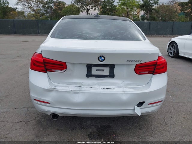 BMW 320i 2016 WBA8A9C56GK617541 Image 17