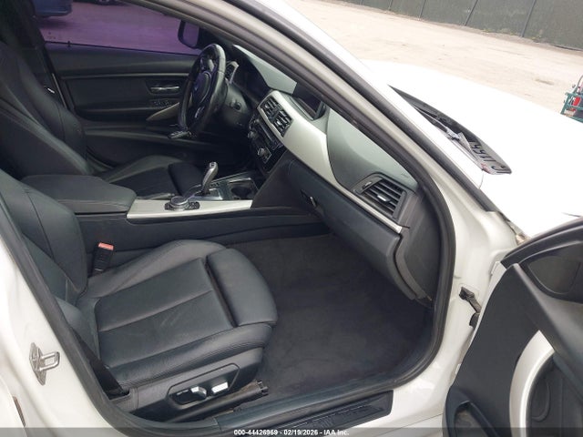 BMW 320i 2016 WBA8A9C56GK617541 Image 5