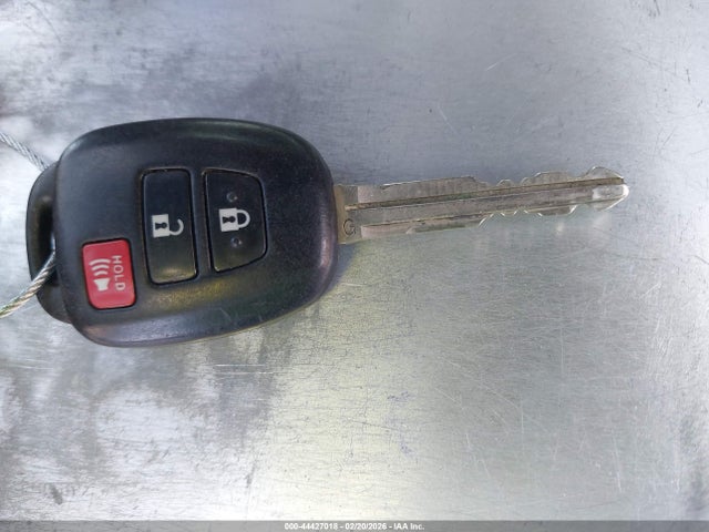 JTDKDTB39E1568996 Toyota Prius C Two