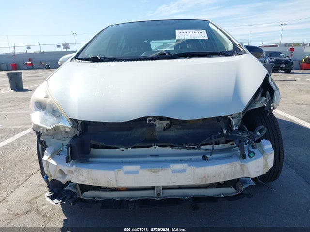 JTDKDTB39E1568996 Toyota Prius C Two