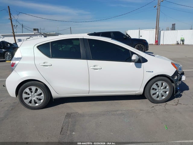 JTDKDTB39E1568996 Toyota Prius C Two