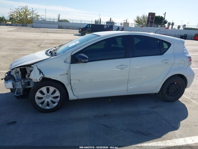 JTDKDTB39E1568996 Toyota Prius C Two