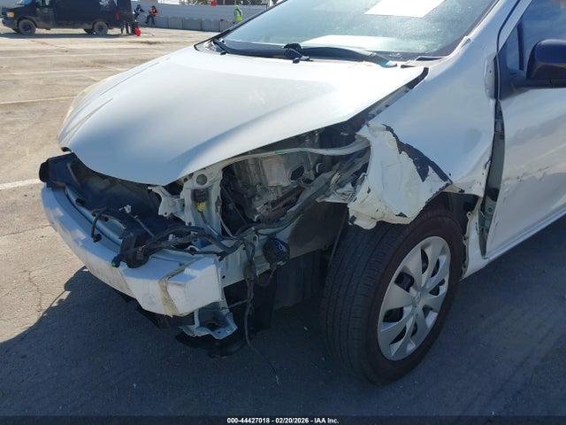 JTDKDTB39E1568996 Toyota Prius C Two