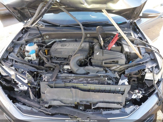 1VWDT7A35HC076492 Volkswagen Passat 1.8t R-line