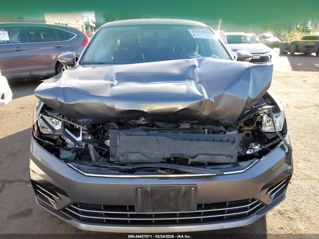 1VWDT7A35HC076492 Volkswagen Passat 1.8t R-line