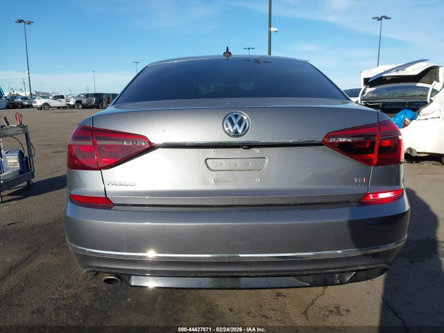 1VWDT7A35HC076492 Volkswagen Passat 1.8t R-line