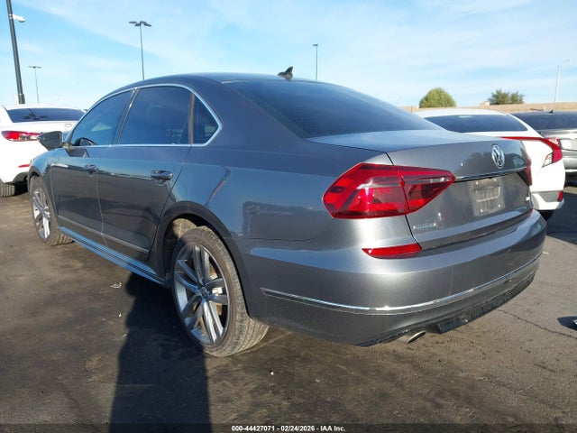 1VWDT7A35HC076492 Volkswagen Passat 1.8t R-line