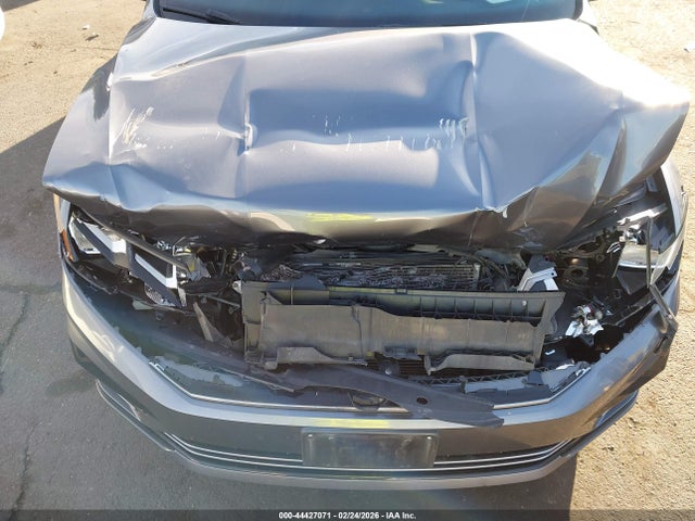 1VWDT7A35HC076492 Volkswagen Passat 1.8t R-line
