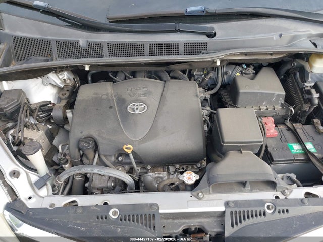 5TDKZ3DC9JS904335 Toyota Sienna Le 8 Passenger