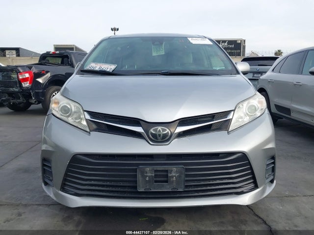 5TDKZ3DC9JS904335 Toyota Sienna Le 8 Passenger