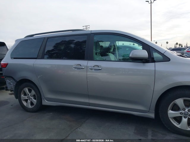 5TDKZ3DC9JS904335 Toyota Sienna Le 8 Passenger