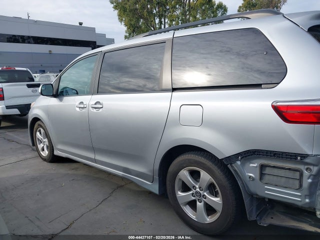 5TDKZ3DC9JS904335 Toyota Sienna Le 8 Passenger