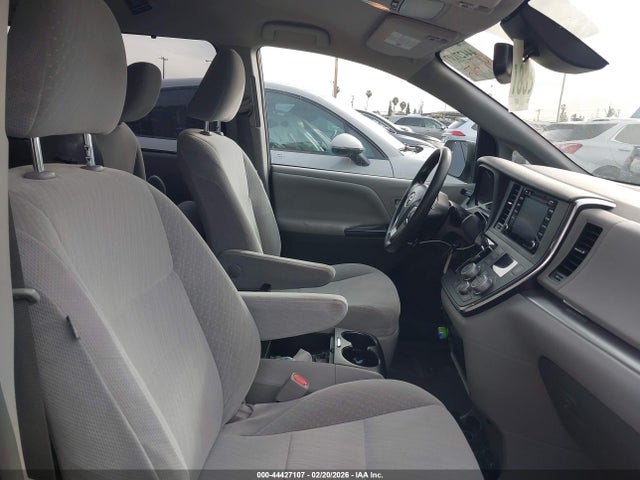 5TDKZ3DC9JS904335 Toyota Sienna Le 8 Passenger