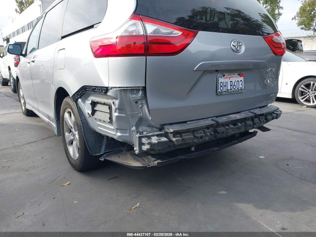 5TDKZ3DC9JS904335 Toyota Sienna Le 8 Passenger