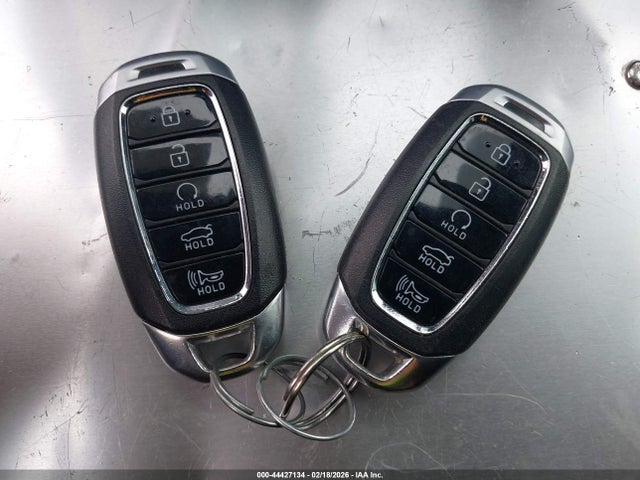 5NPLS4AG0NH066049 Hyundai ELANTRA SEL
