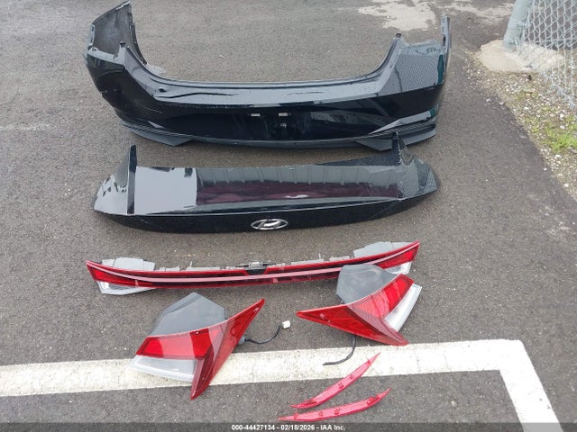 5NPLS4AG0NH066049 Hyundai ELANTRA SEL