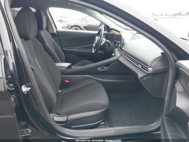 5NPLS4AG0NH066049 Hyundai ELANTRA SEL