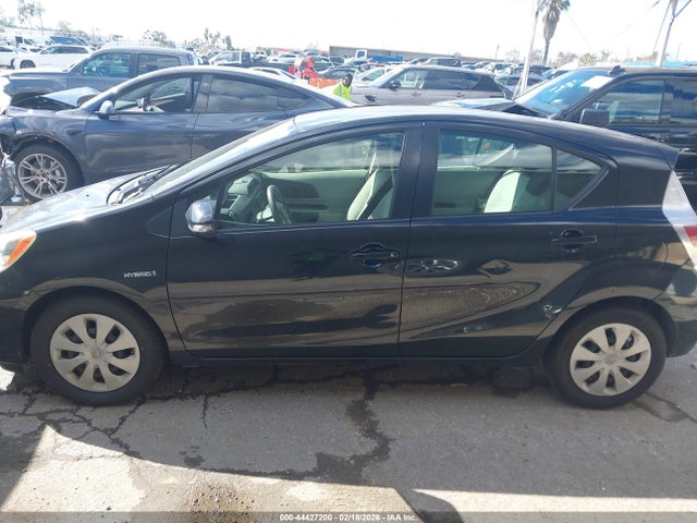 JTDKDTB36E1063868 Toyota Prius C One