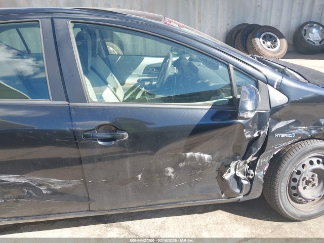 JTDKDTB36E1063868 Toyota Prius C One