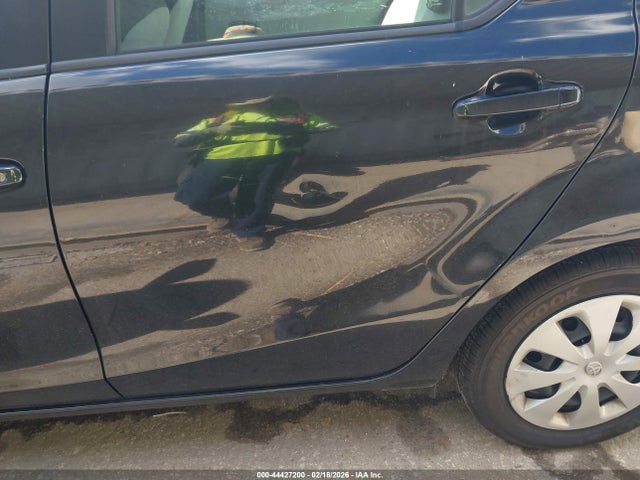 JTDKDTB36E1063868 Toyota Prius C One