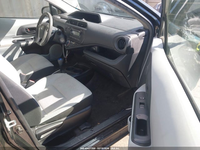 JTDKDTB36E1063868 Toyota Prius C One