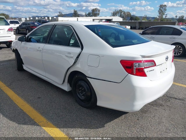 4T1BF1FK0EU761354 Toyota CAMRY SE