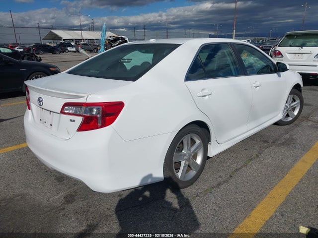 4T1BF1FK0EU761354 Toyota CAMRY SE