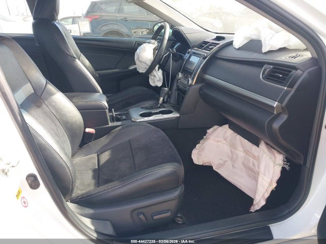 4T1BF1FK0EU761354 Toyota CAMRY SE