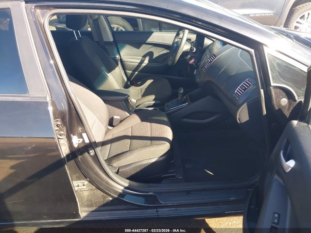 3KPFK4A7XJE273740 KIA FORTE LX