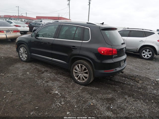 2016 VOLKSWAGEN TIGUAN WVGBV7AX6GW547436 Photo 2