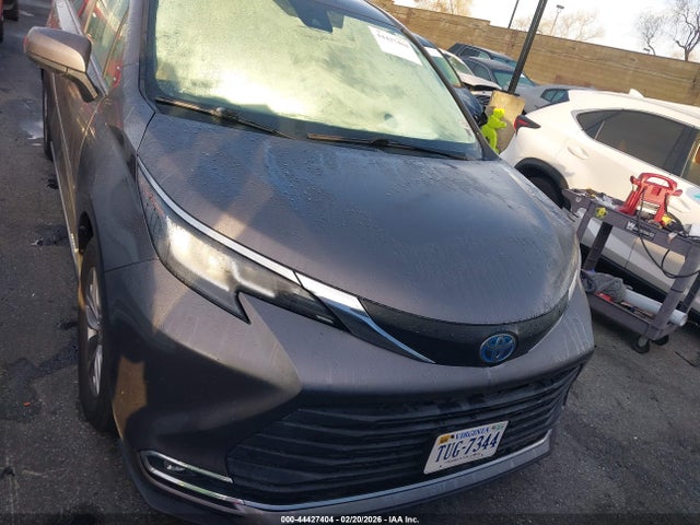 5TDJSKFC9MS012324 Toyota SIENNA XLE