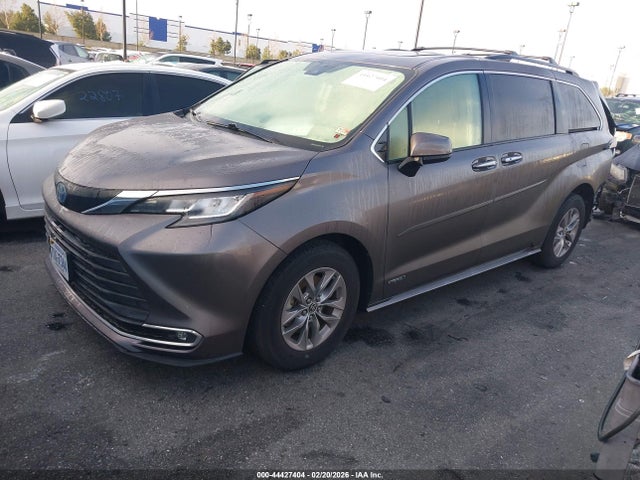 5TDJSKFC9MS012324 Toyota SIENNA XLE