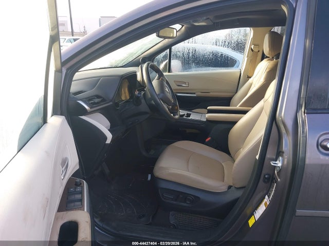5TDJSKFC9MS012324 Toyota SIENNA XLE
