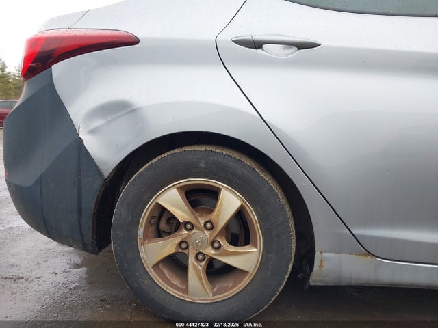 5NPDH4AE9FH580601 Hyundai ELANTRA SE