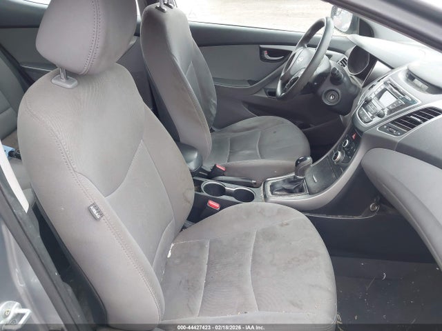 5NPDH4AE9FH580601 Hyundai ELANTRA SE
