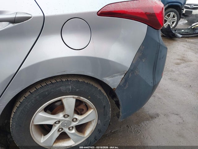 5NPDH4AE9FH580601 Hyundai ELANTRA SE